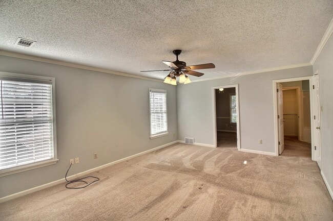 Building Photo - 383 E Valleywood Dr