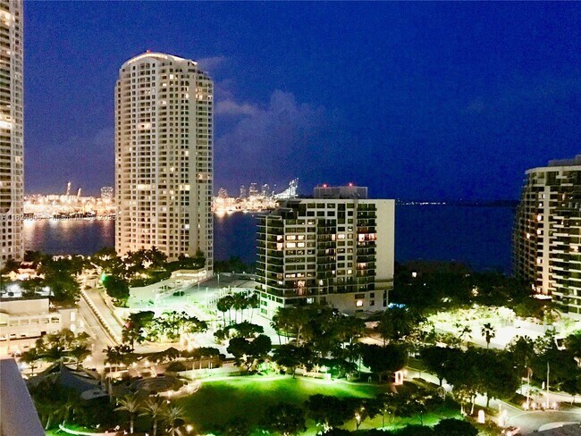 Building Photo - 801 Brickell Key Blvd