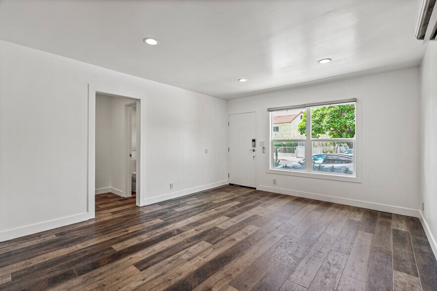 Building Photo - 2730 Raymond Ave
