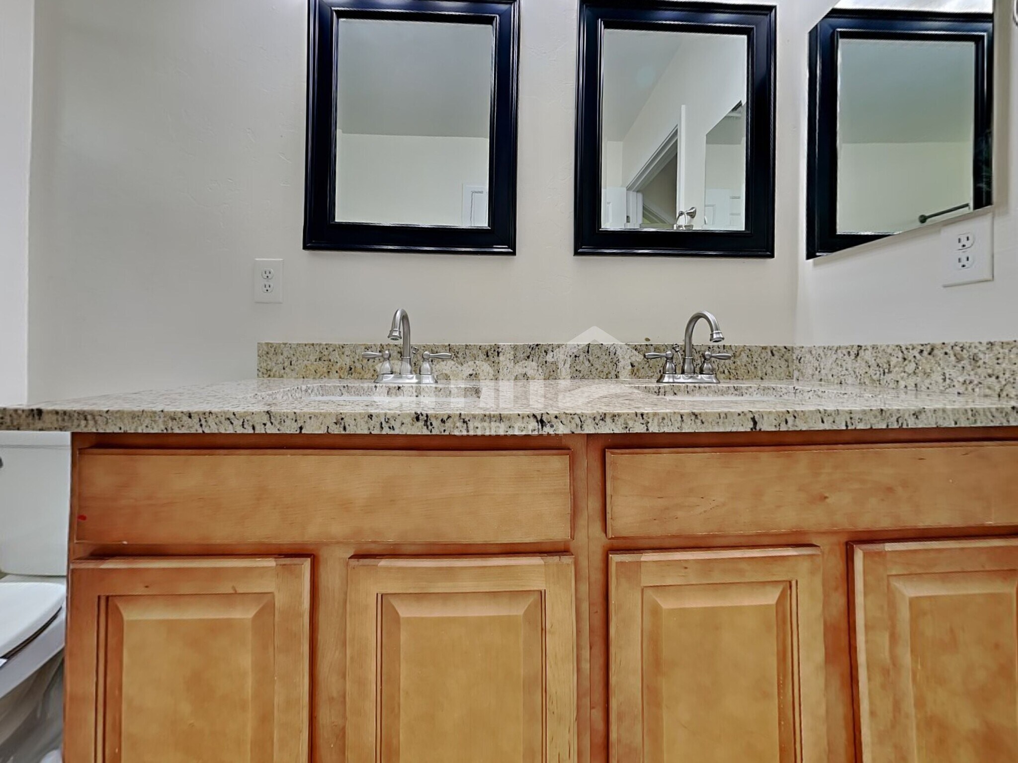 Building Photo - 207 W Calle Matraca