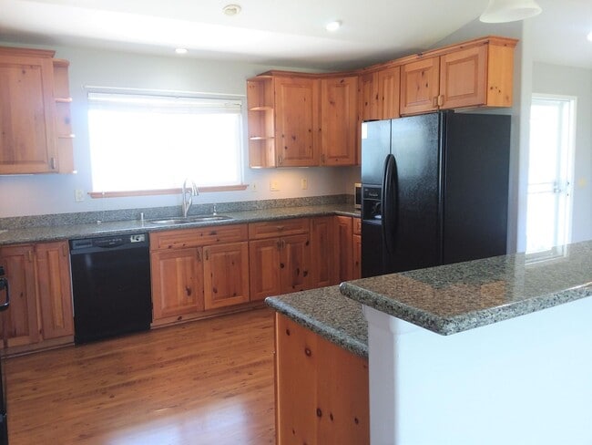 Building Photo - Paio, Nainoa