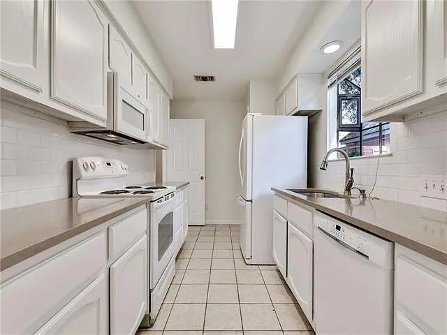 Building Photo - 312 Sailmaster St