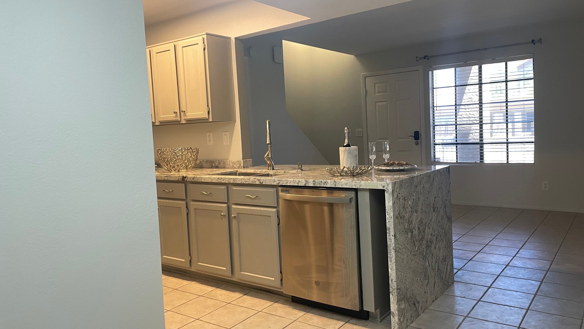 Building Photo - 8625 E Belleview Pl