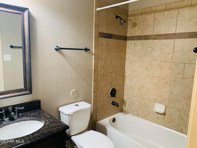 Building Photo - 3888 Loma Brisa Dr