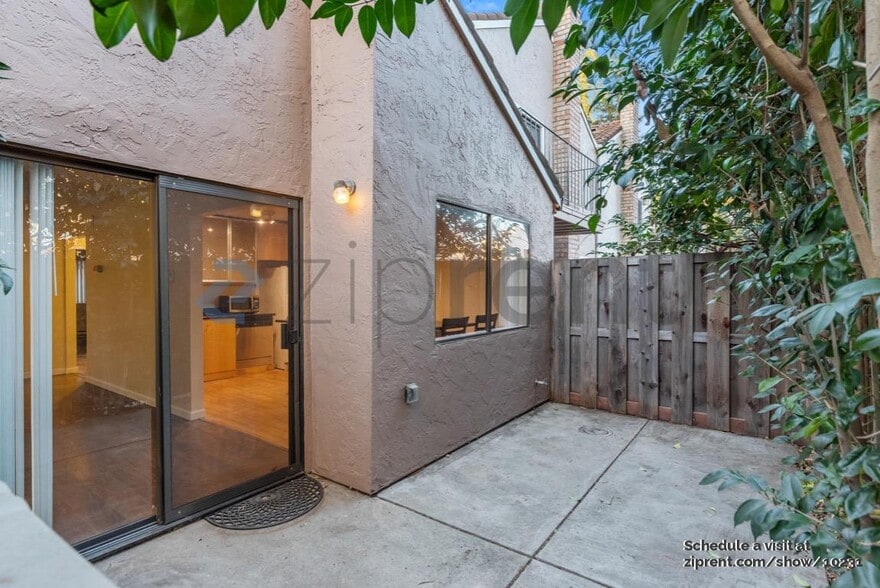 Building Photo - 2470 Poett Ln