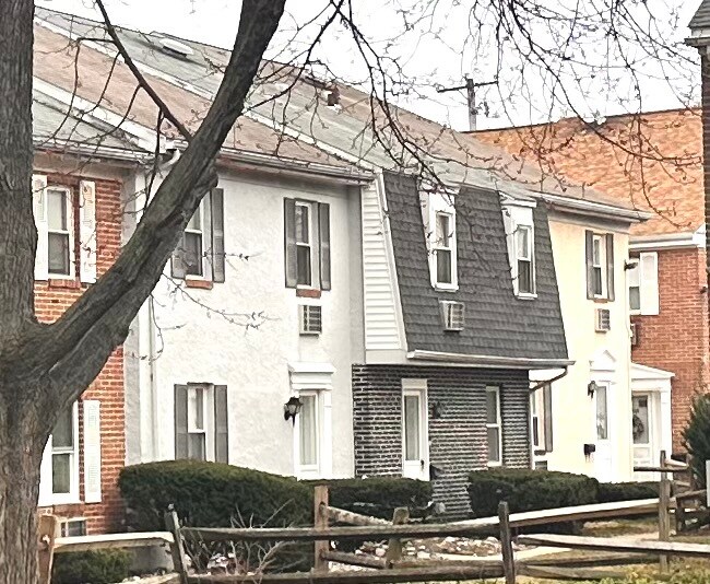 Building Photo - 620 S Franklin St