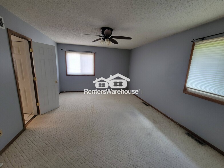 Building Photo - 1331 67th Ln N