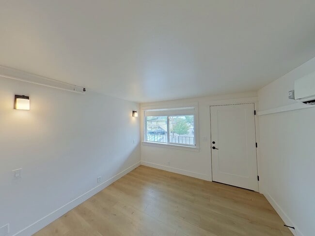 Building Photo - 685-695 East 16th Alley