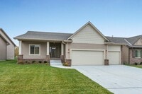 Building Photo - Andover Schools - 4 bedroom 3 bath