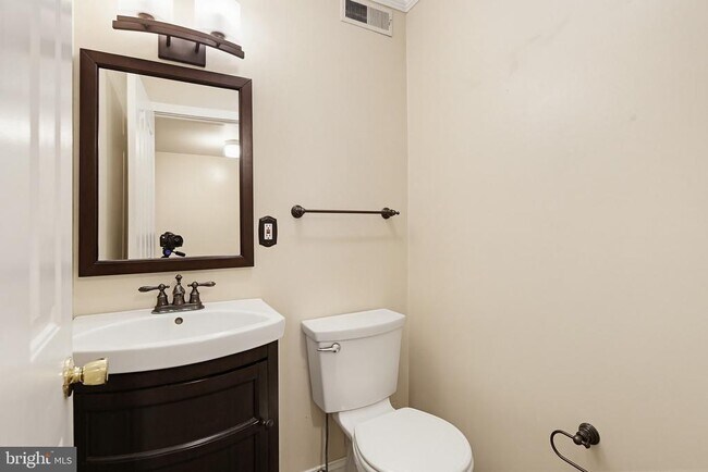 Building Photo - 947 Oella Ave