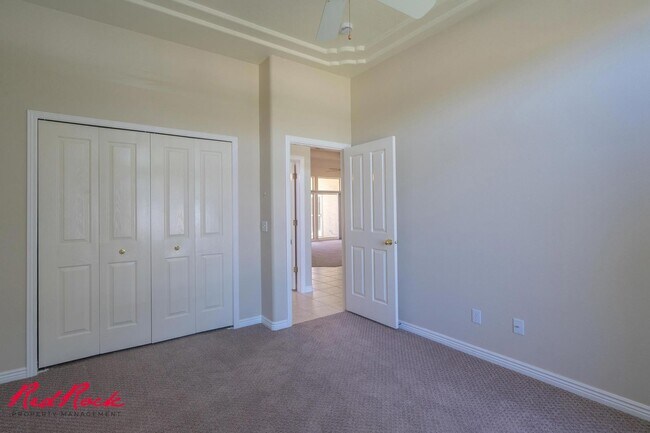 Building Photo - Comfortable 3-bedroom Home. Small Dog Frie...