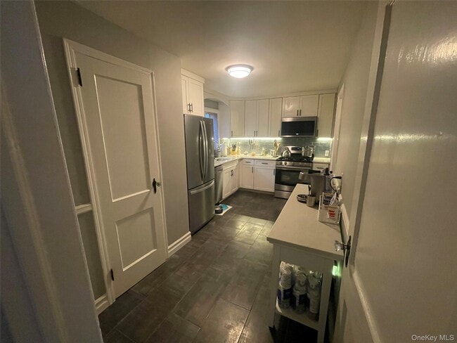 Building Photo - 55 Robbins Ave