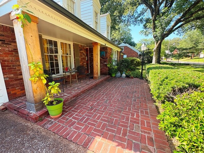 Building Photo - 289 Woodmont Dr