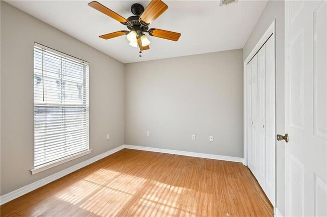 Building Photo - 528 Jefferson Dr