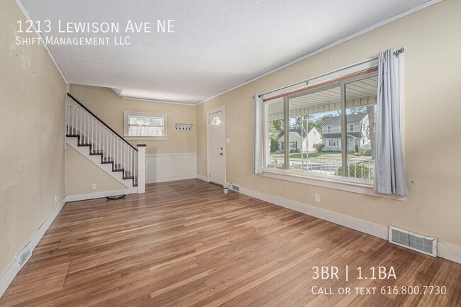 Building Photo - 1213 Lewison Ave NE