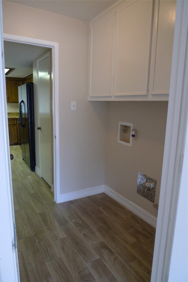 Building Photo - 14223 Whitecross Dr