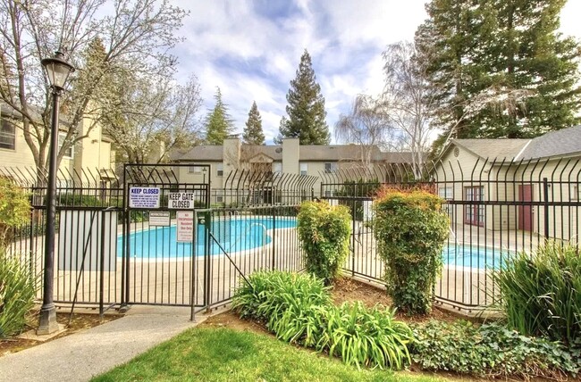 Building Photo - 9127 Newhall Dr