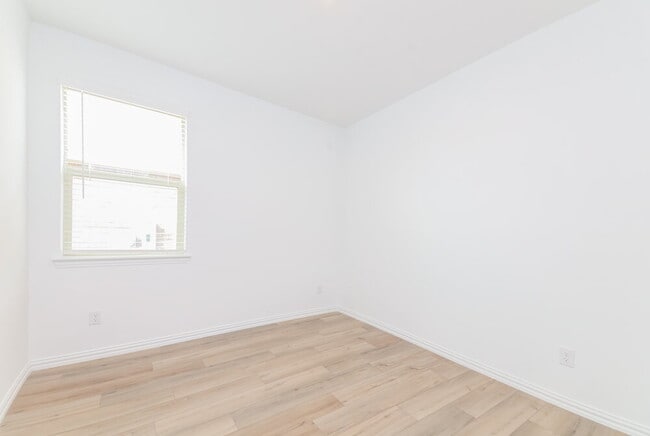 Building Photo - 1110 Daffodil St