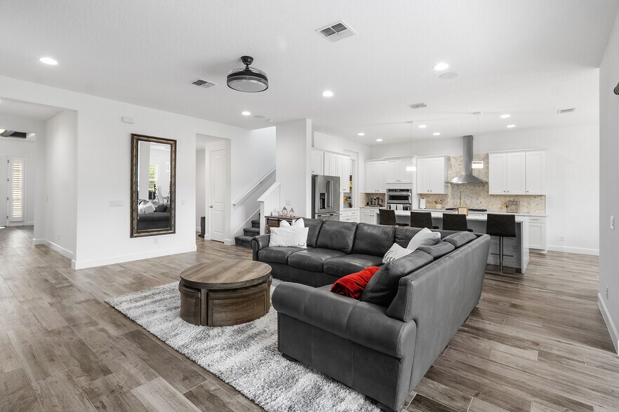 Building Photo - 7531 Mandarin Grove Way