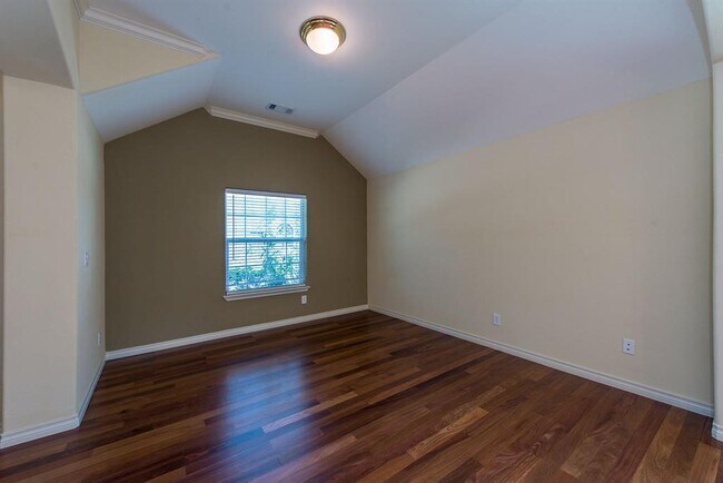 Building Photo - 15462 Mansion Woodland Dr