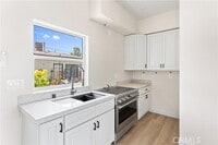 Building Photo - 925 W Maple Ave