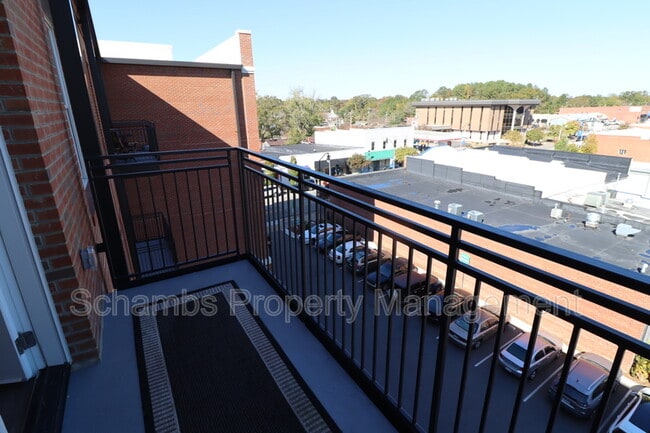 Building Photo - 145 S Main St