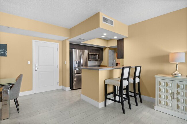 Building Photo - 347 N New River Dr E