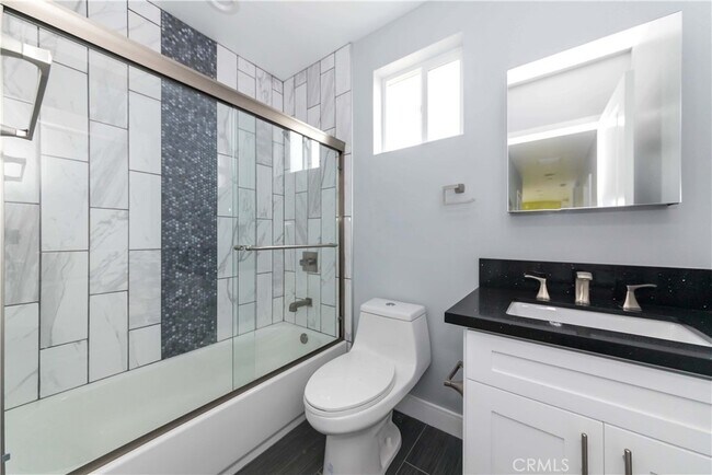 Building Photo - 527 W 80th St