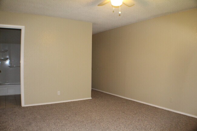 Building Photo - Sapulpa Duplexes-1819-21