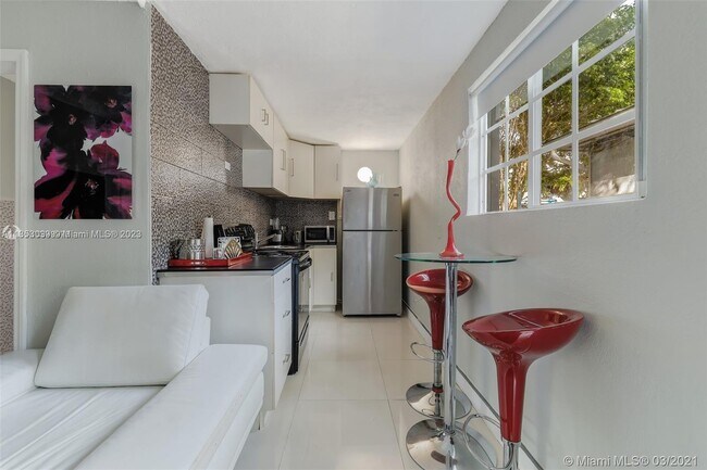 Building Photo - 385 NE 82nd Terrace