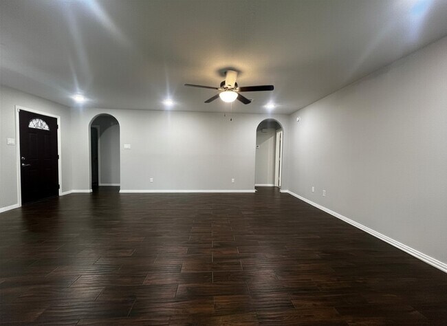 Building Photo - 25314 Laurel Green St
