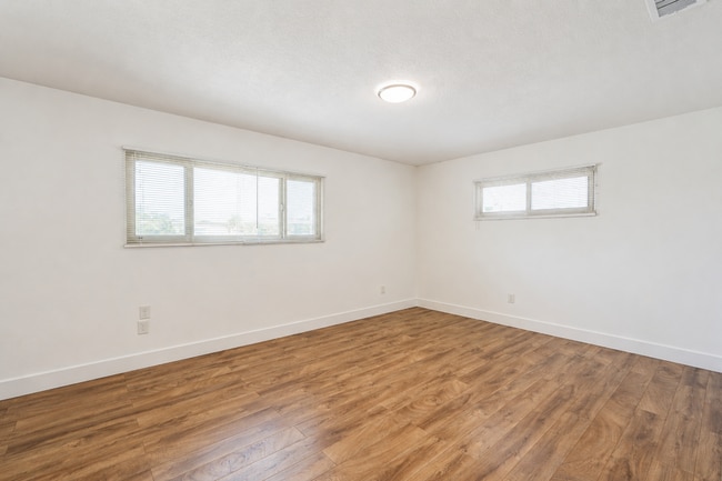 Building Photo - 8840 San Vicente Ave