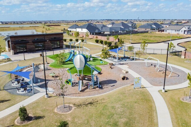 Building Photo - 5815 Linda Cv Ln