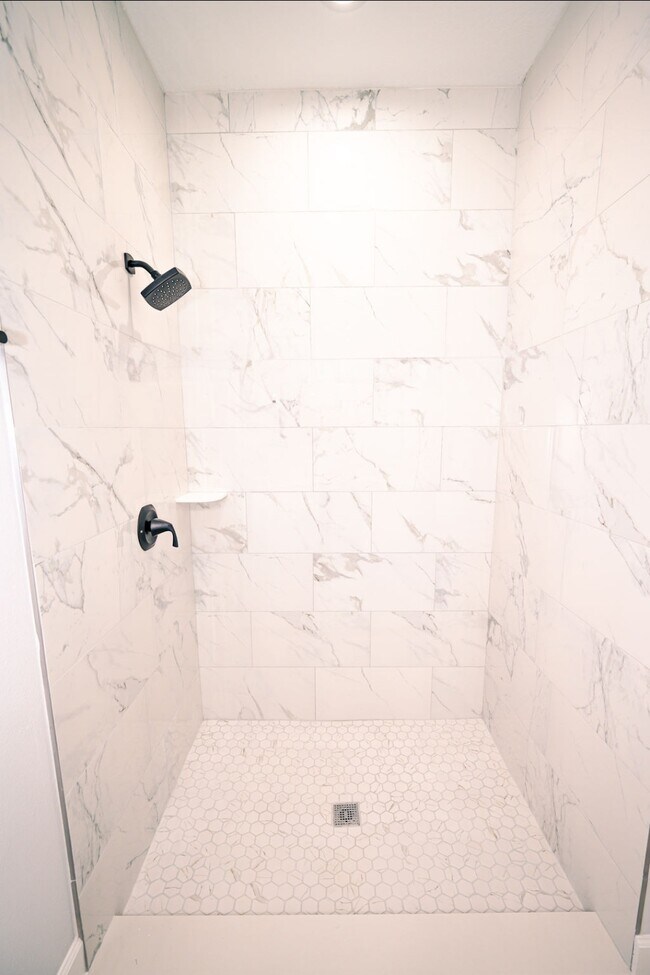Building Photo - 1103 St Tropez Ct