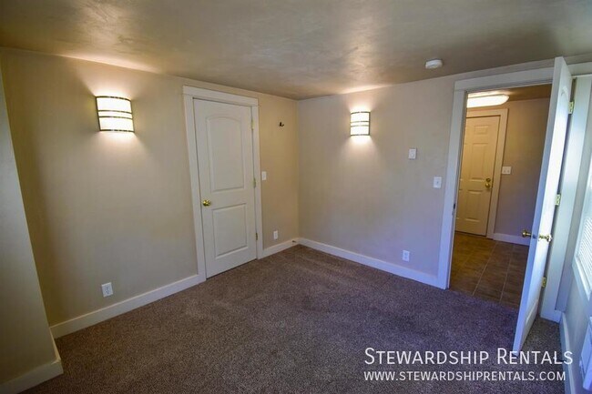 Building Photo - 2273 Hilyard St