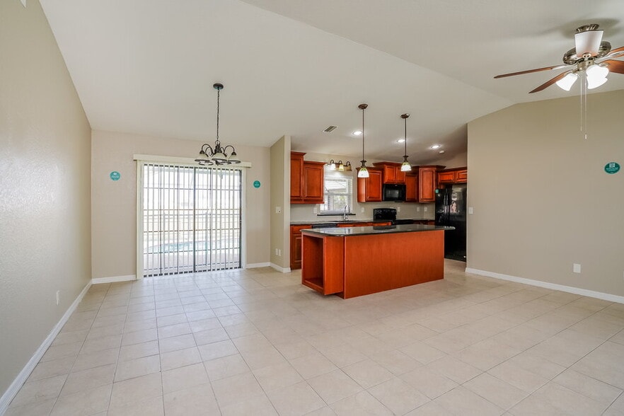 Building Photo - 971 Winsome Rd