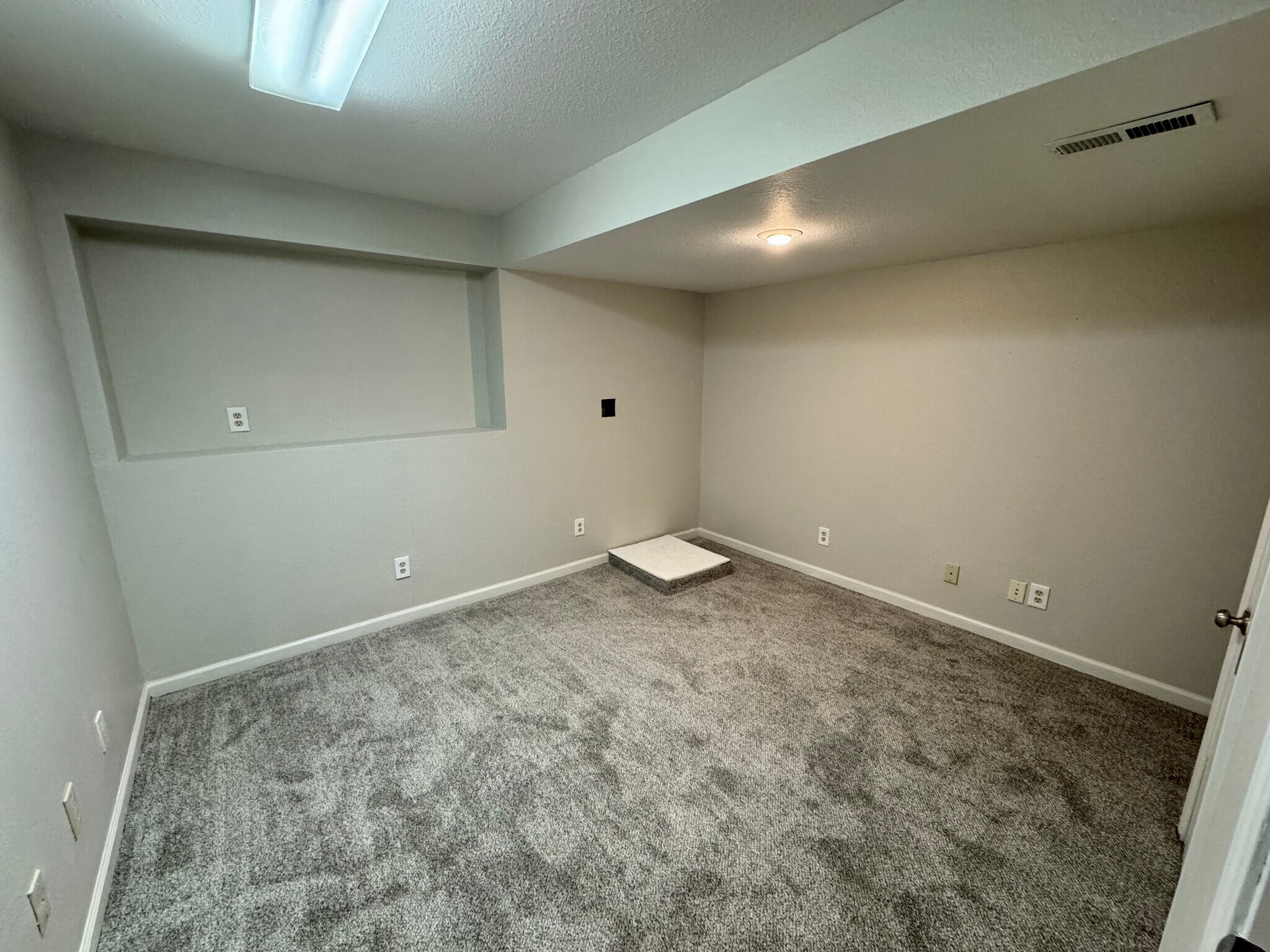 Building Photo - 1412 SW Highland Dr