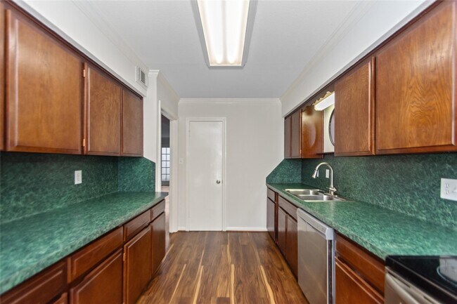 Building Photo - 2417 Jamestown Mal