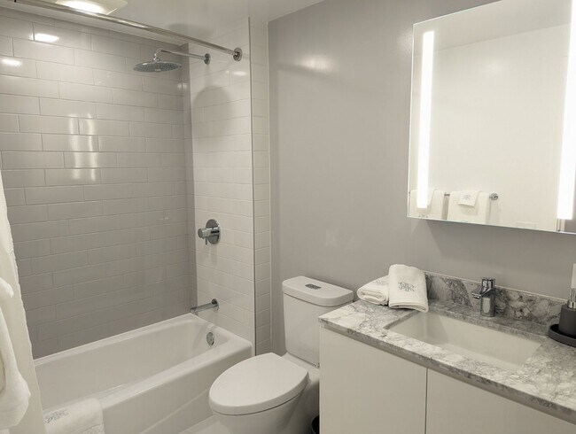 Building Photo - 2147