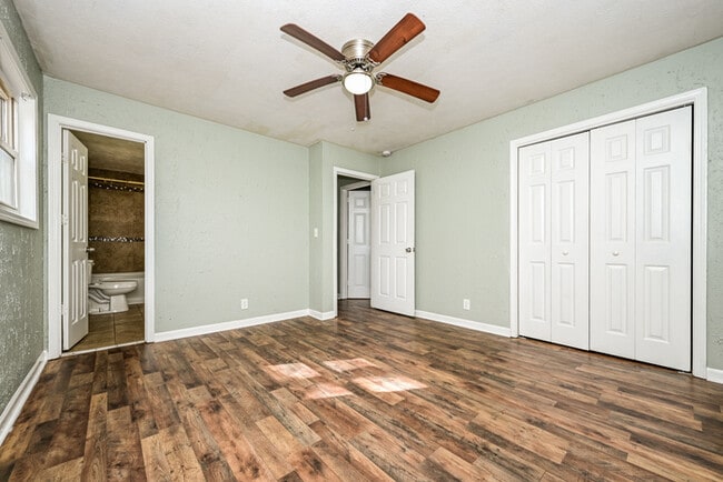 Building Photo - Fantastic 4bd/3ba home! Let yourself in!