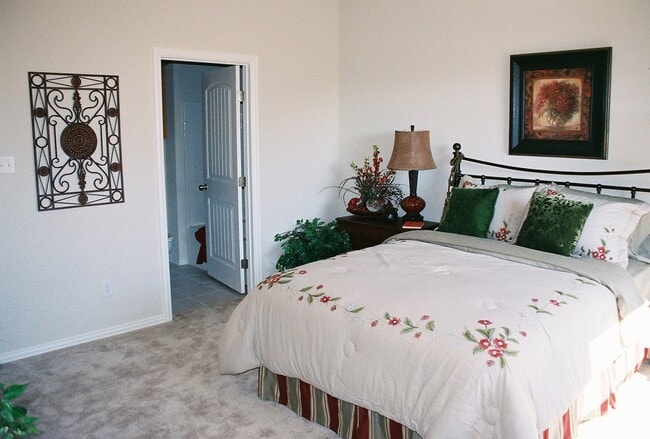 Building Photo - ROBIN213-15