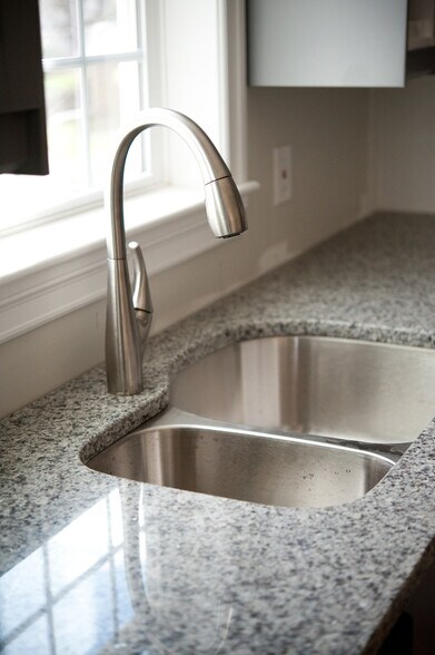 Building Photo - 635 Hanover Street