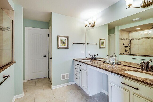 Building Photo - 1382 Kensington Ct