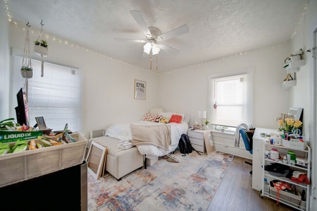 Building Photo - Massive 10 Bedroom Newly Renovated House P...