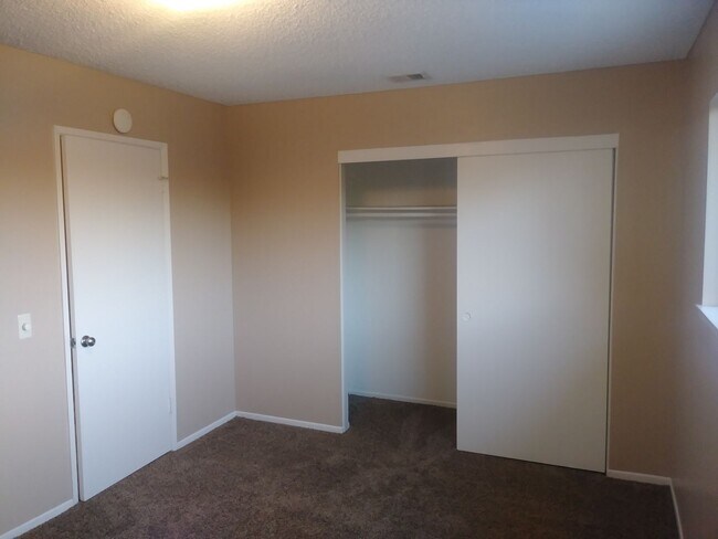 Building Photo - 798