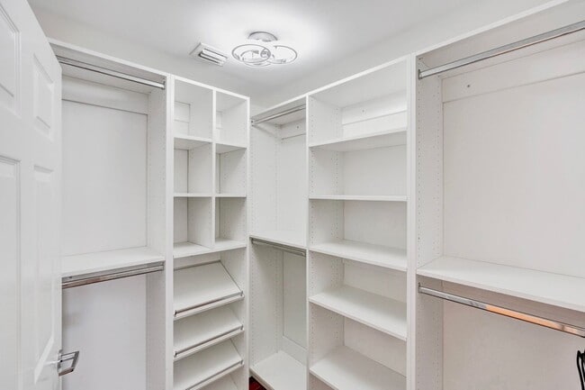 Building Photo - 3100 N Ocean Blvd