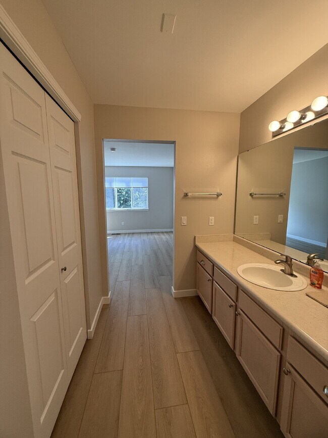 Building Photo - AMAZING Home in Quiet Community Available ...