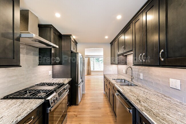 Building Photo - 270 Beryl Way