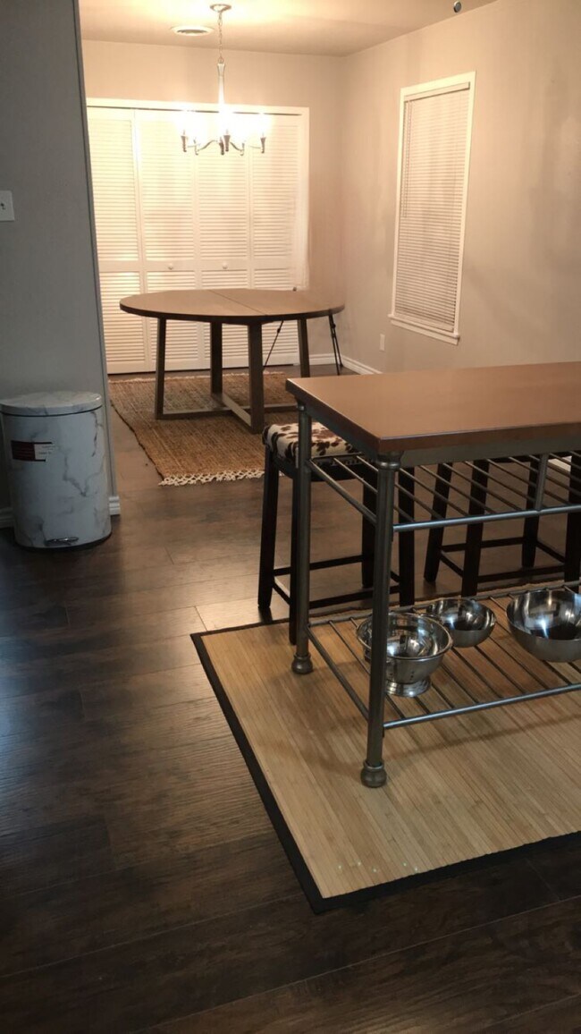 Building Photo - 5126 Cinderella St