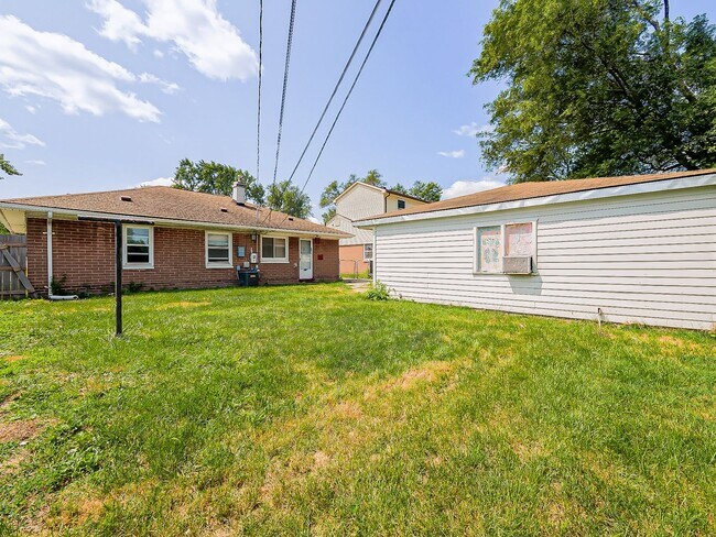 Building Photo - 1147 E Brockton Ave